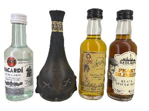 Mini bar set 4 mignonnettes Rhum: Bacardi-Deadhead-Sailor Jerry-Peaky Blinder