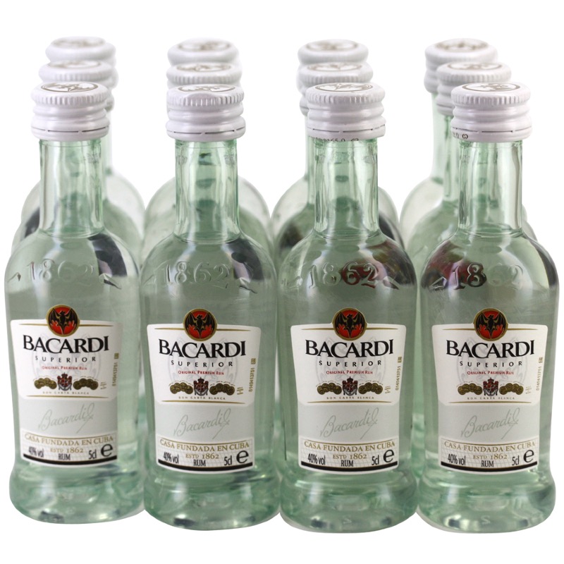 Box 12 mignonnettes de Rhum Bacardi superior blanc 5cl 40°